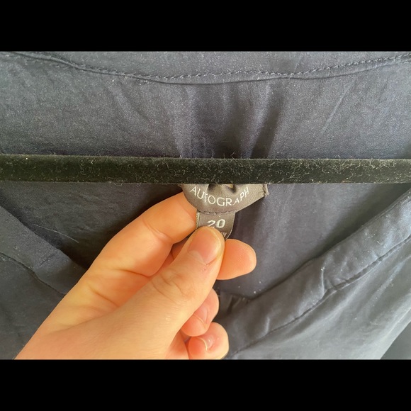 AUTOGRAPH NAVY SILK LOOK TOP-Sze 20 - Picture 3 of 5